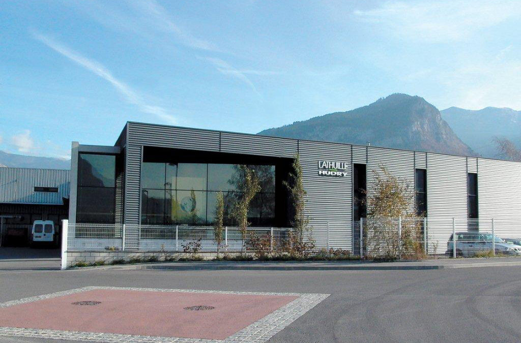 Gestion écologique des espaces verts pour l’usine de décolletage Lathuille Hudry à Bonneville