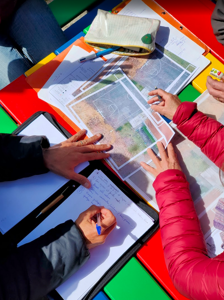 conception cour école participative
