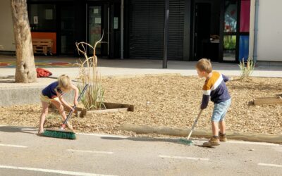 Le chantier participatif : transformer la cour avec toute la communauté