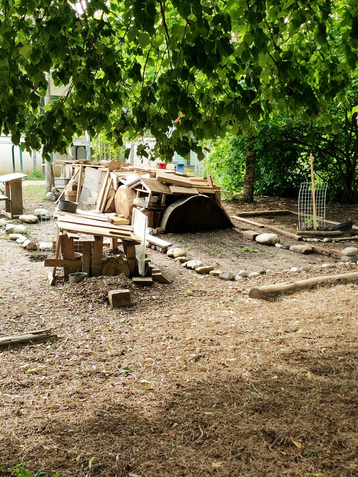 cabane jeu libre cour école